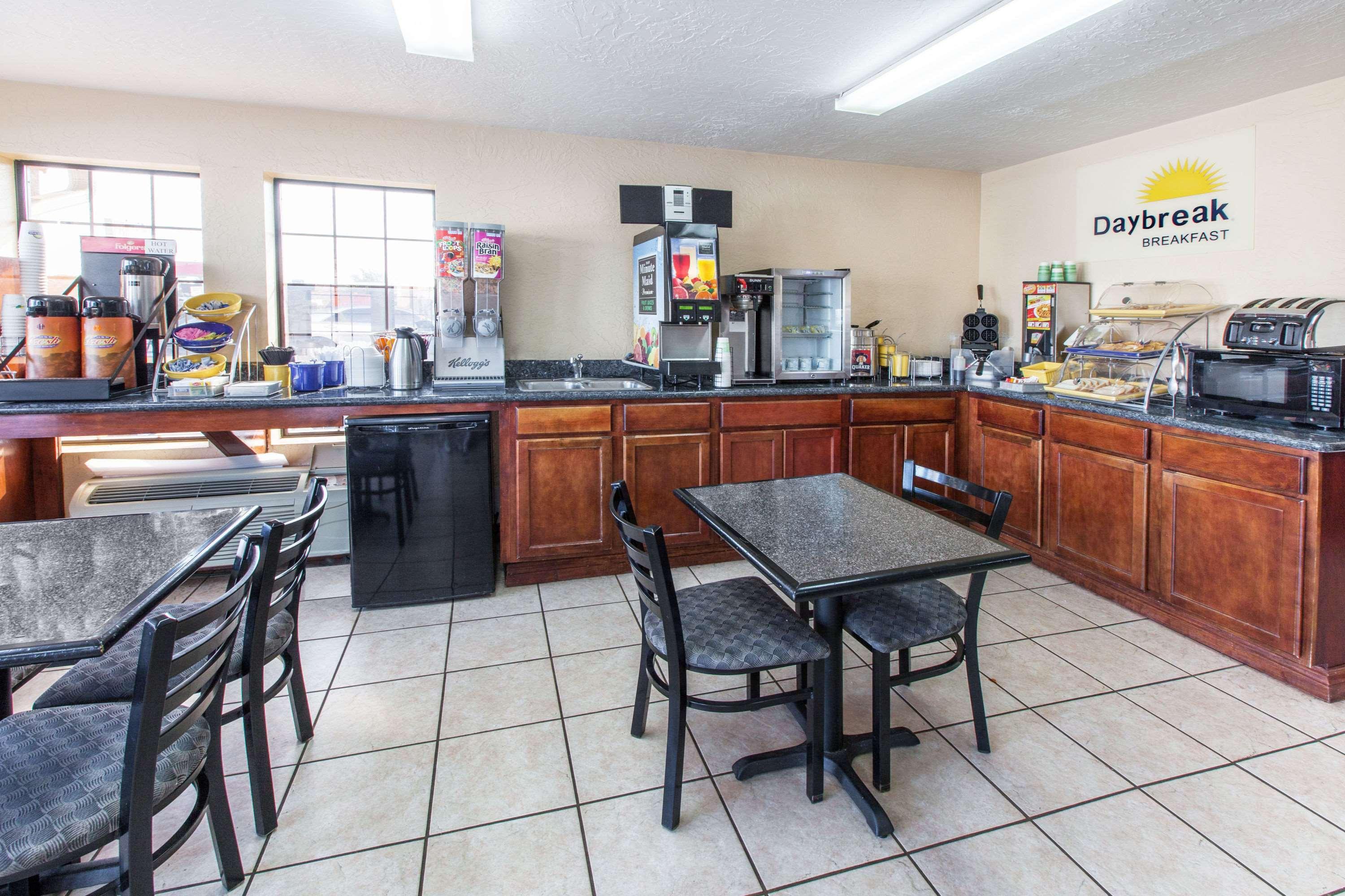 Days Inn By Wyndham El Reno Bagian luar foto