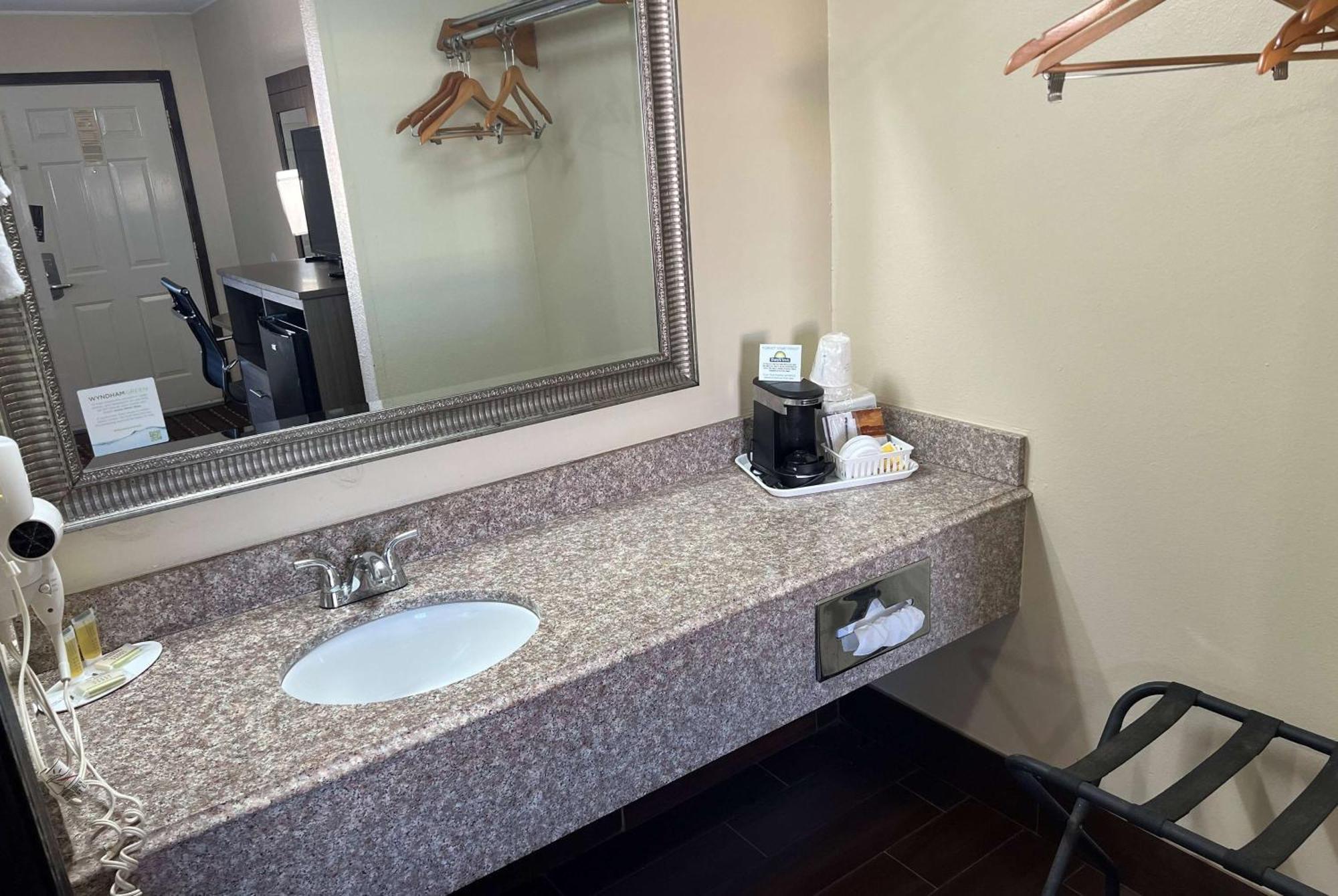 Days Inn By Wyndham El Reno Bagian luar foto